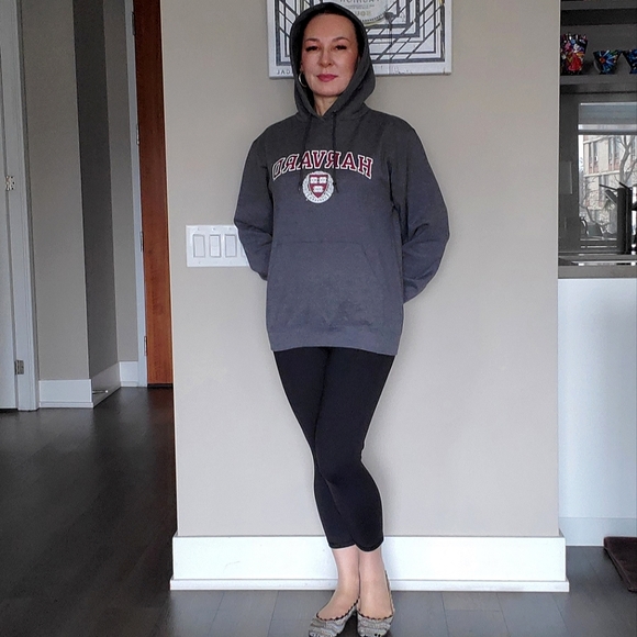 ๐ HOST PICK ๐ Harvard University Hoodie - Picture 5 of 16